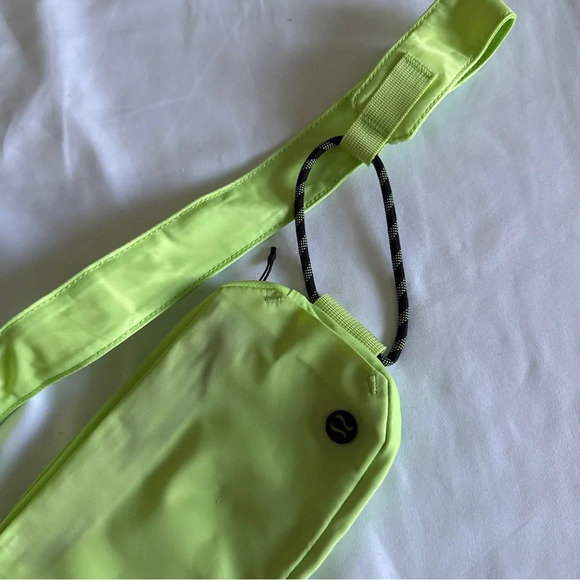 🆕💚 Lululemon Pop It Off Crossbody - Neo Mint - Picture 5 of 6